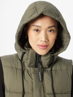 Khujo Vestes Sans Manches Gilet Tourin Femme Kaki -Khujo Soldes Magasin 09d59981ddc712ed014314c22f16da31