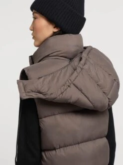 Khujo Vestes Sans Manches Gilet Eden Femme Moka -Khujo Soldes Magasin 287b170fc7fe504bfffe6aa1b40ca5e2