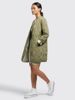 Khujo Manteaux De Mi-saison Manteau Mi-saison Sira Femme Olive -Khujo Soldes Magasin 5312856a60747ae147cd83de3e741c1e