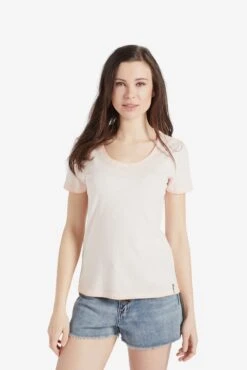 Khujo T-shirts T-shirt Pergola Femme Rose -Khujo Soldes Magasin 9fe050fe339c04233873fab856ae3110