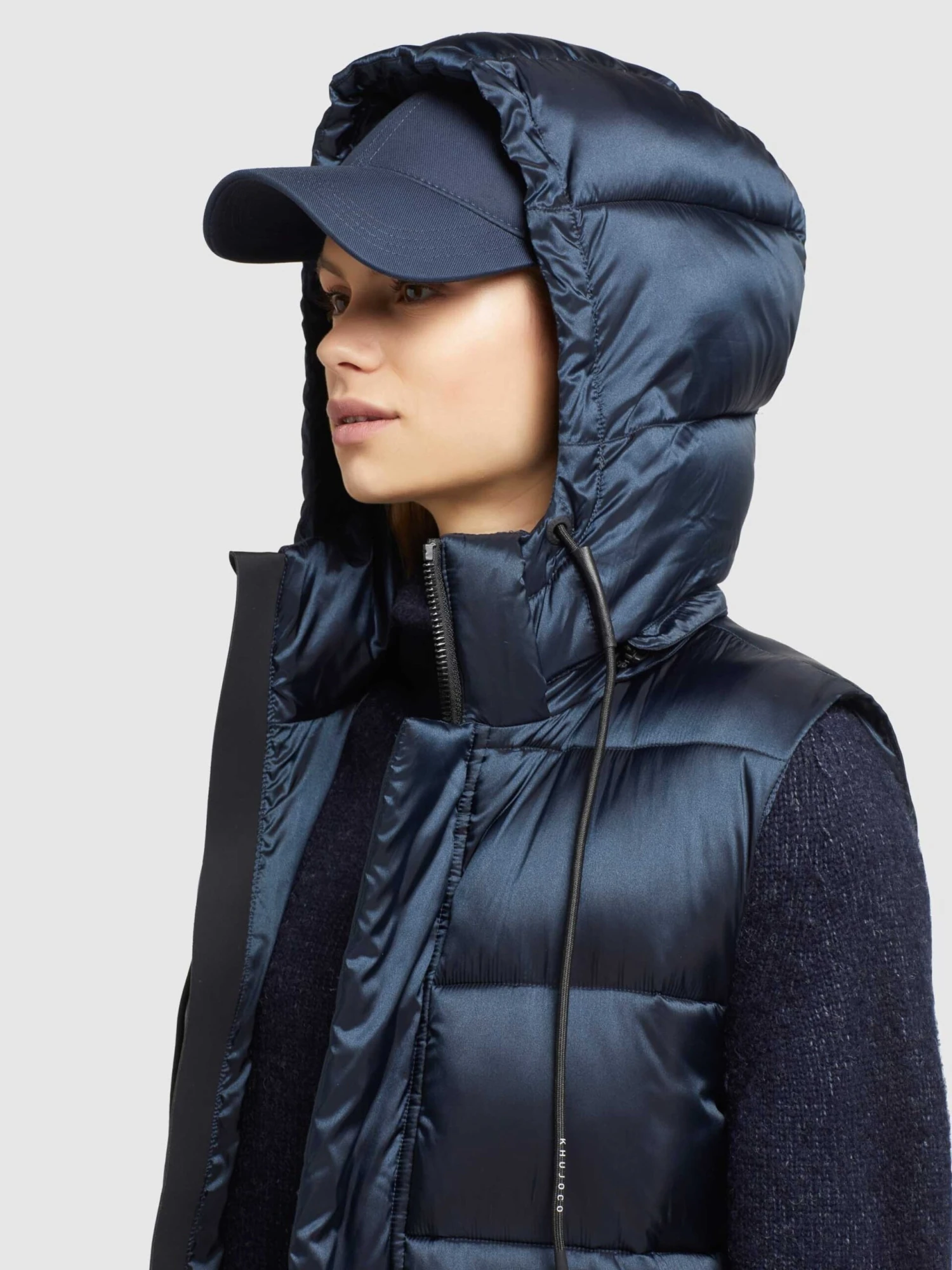 Khujo Vestes Sans Manches Gilet Tourin Femme Bleu Marine 9 Khujo Vestes Sans Manches Gilet Tourin Femme Bleu Marine – Image 7