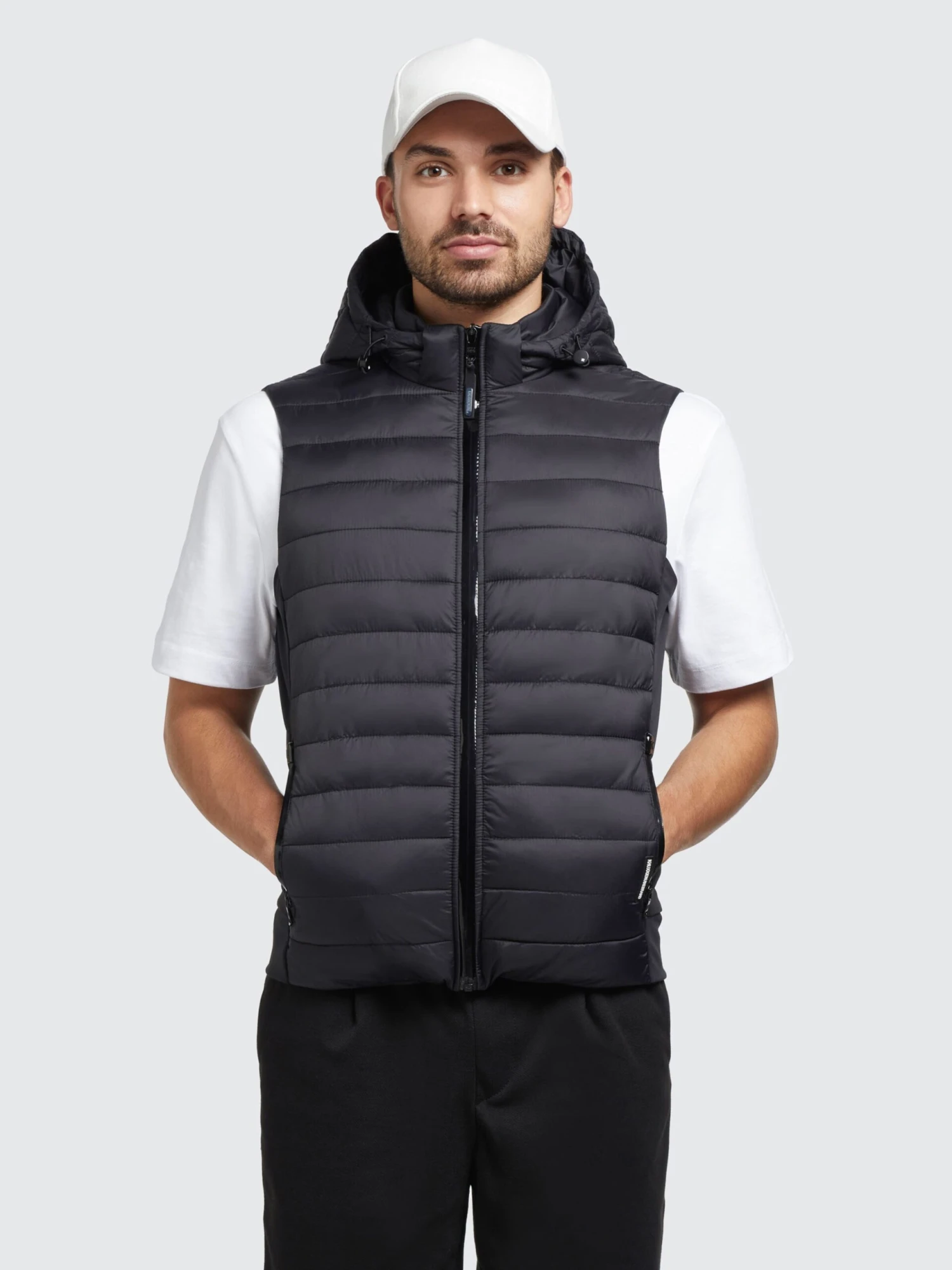 Khujo Vestes Sans Manches Gilet Homme Noir 4 Khujo Vestes Sans Manches Gilet Homme Noir – Image 2